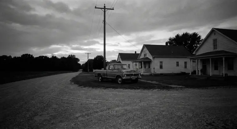 Small-town context, 1971 feel