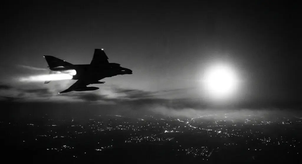 F-4 Phantom vs luminous object over Tehran